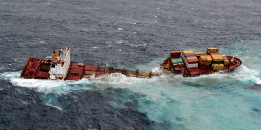 Madagaskar açıklarında gemi battı: 17 ölü, 68 kayıp