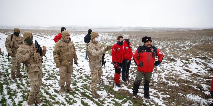 Kayıp vatandaş için 6 kilometrelik alan tarandı