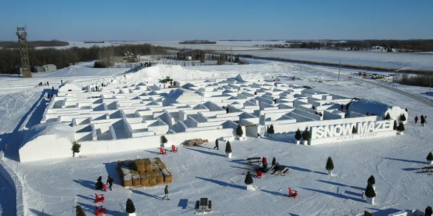 Kanada'daki dünyanın en büyük kar labirenti pandemiye rağmen açıldı