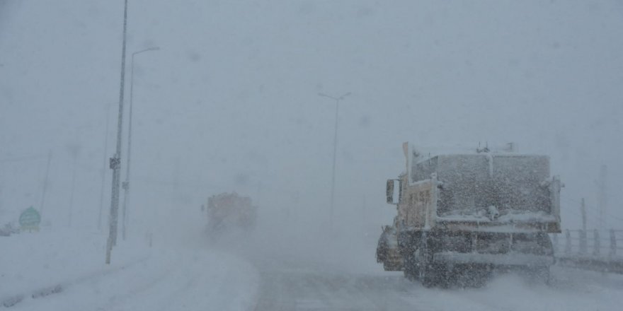 Sinop-Samsun karayolu ulaşımına kar engeli