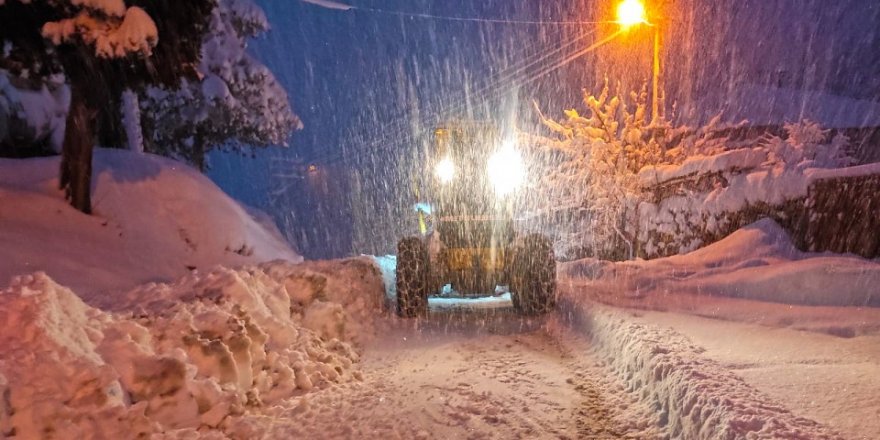 Kahramanmaraş'ta kar kalınlığı 1 metreye ulaştı