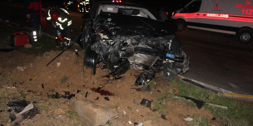 Alaşehir'de iki otomobil çarpıştı: 8 yaralı