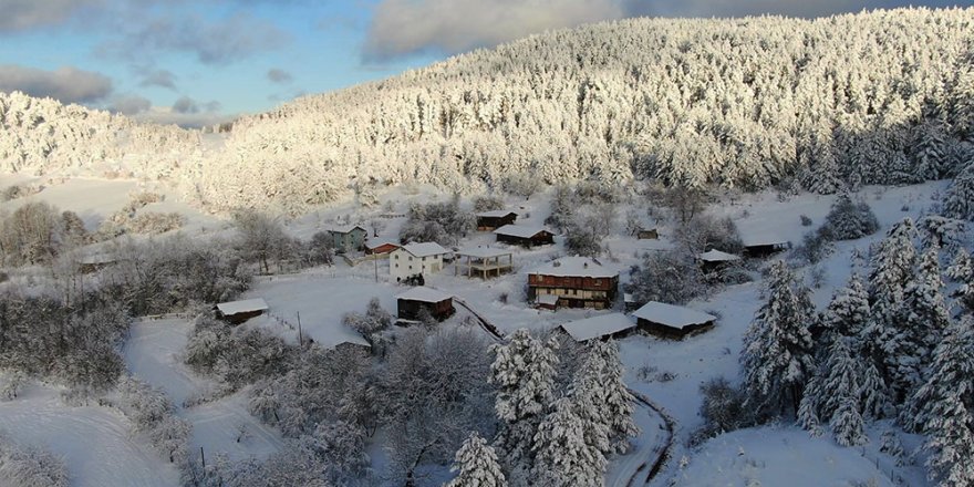 Karla kapanan köylerde mest eden kış güzelliği