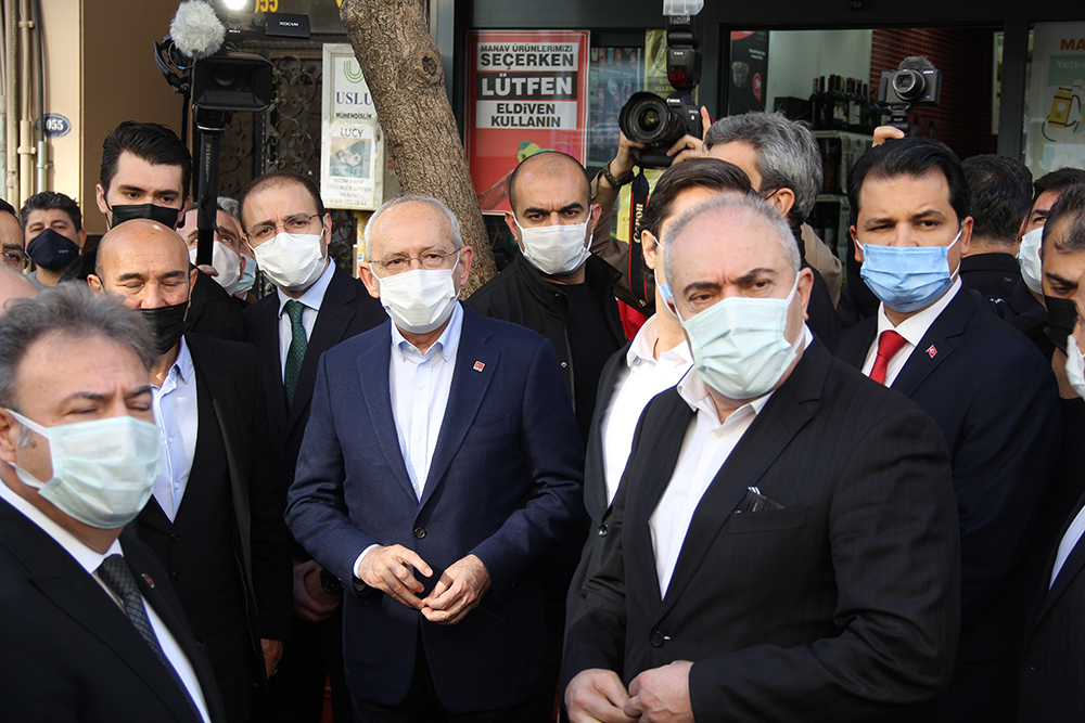Kılıçdaroğlu, İzmir’deki selde zarar gören esnafı ziyaret etti