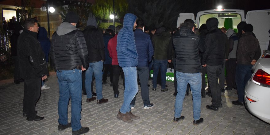 Yalnız yaşayan polis memuru evinde ölü bulundu