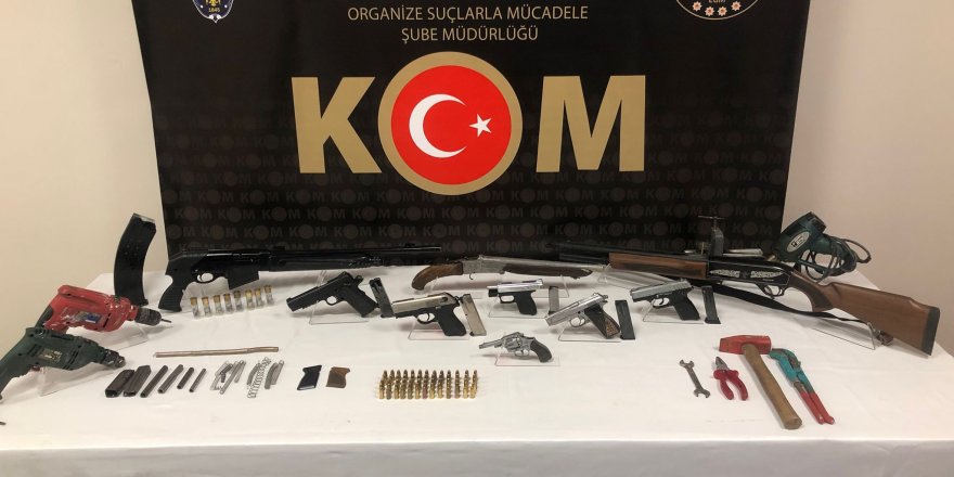 İzmir'de silah kaçakçılığı operasyonu: 4 gözaltı