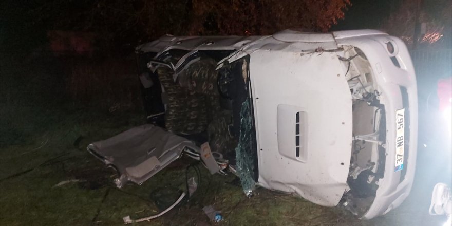 Marmaris'te kaza yapan kamyonette sıkışan sürücüyü itfaiye kurtardı