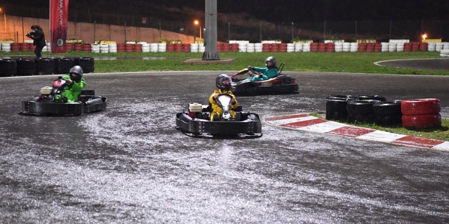 Tuzla Karting Pisti'nde yağmur altında müthiş yarış