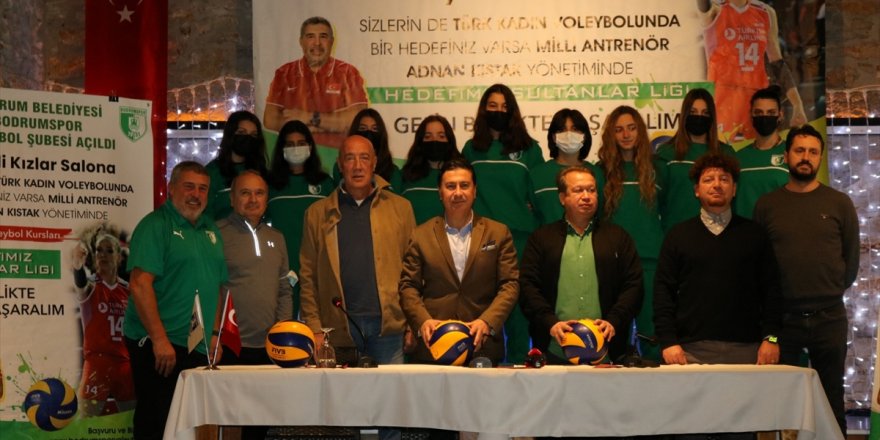 Bodrumspor Kadın Voleybol Takımı düzenlenen toplantıyla tanıtıldı