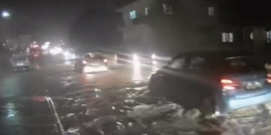 KKTC'de şiddetli yağış: Cadde ve sokaklar göle döndü