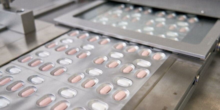 İngiltere'den Pfizer'ın Covid-19 hapının kullanımına onay