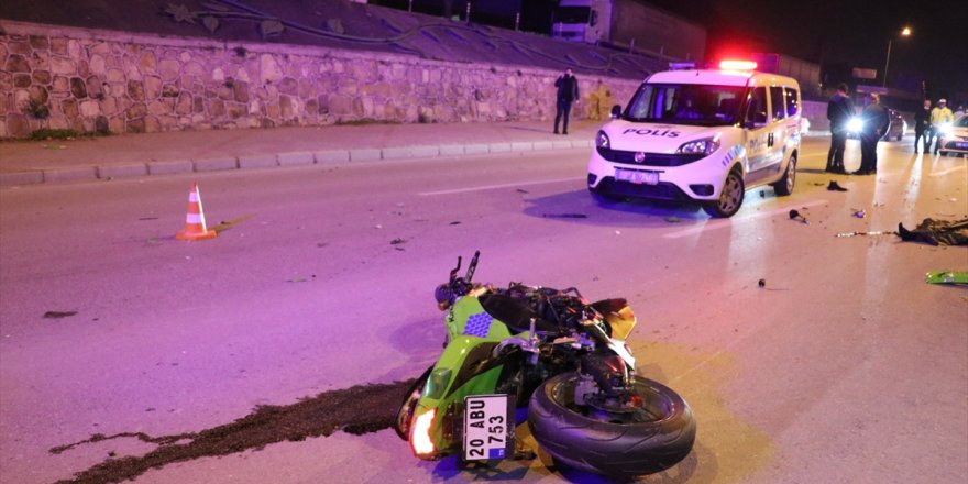 Denizli'de kamyona çarpan motosikletin sürücüsü hayatını kaybetti