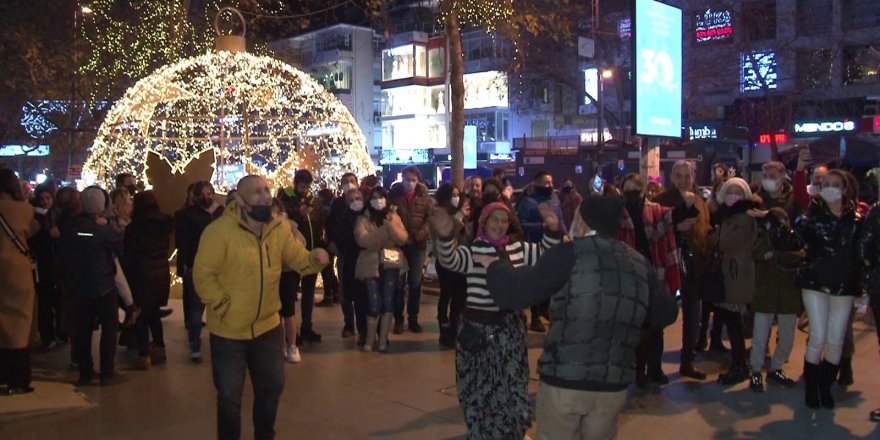 Bağdat Caddesi’nde vatandaşlar yeni yıla coşkuyla girdi