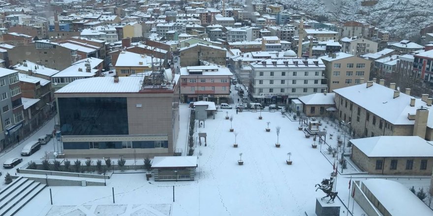 Bayburt yeni yıla karla uyandı