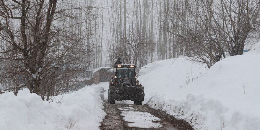 Hakkari'de 112 yerleşim yerinin yolu ulaşıma kapandı