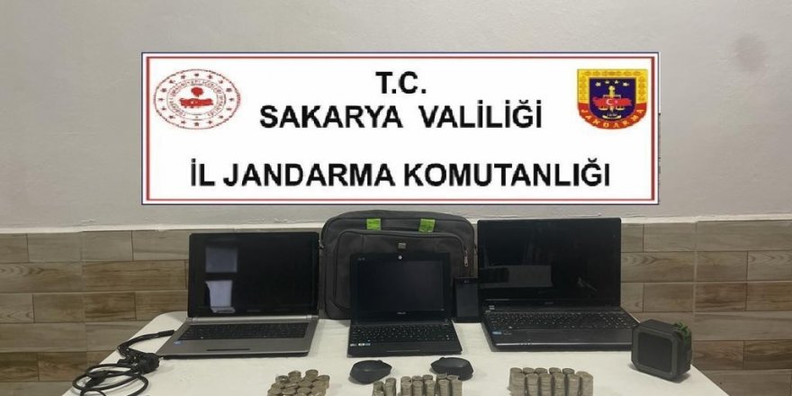 İlkokuldan bilgisayar ve para çalan 2 şahıs tutuklandı