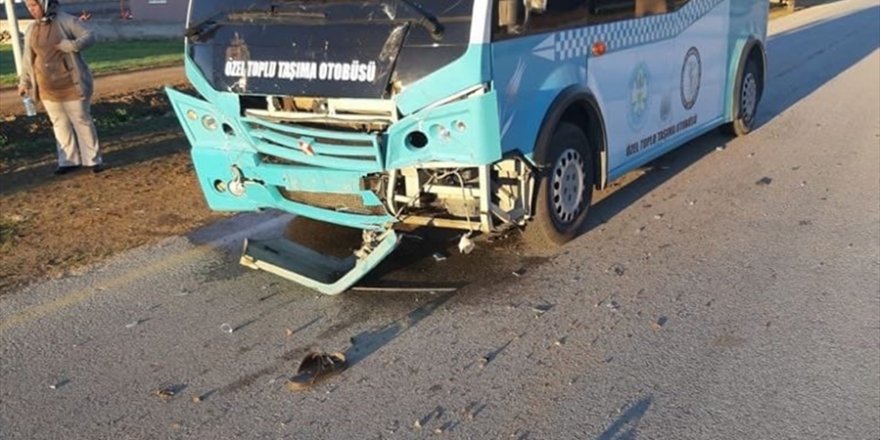 Manisa'da trafik kazasında 5 kişi yaralandı