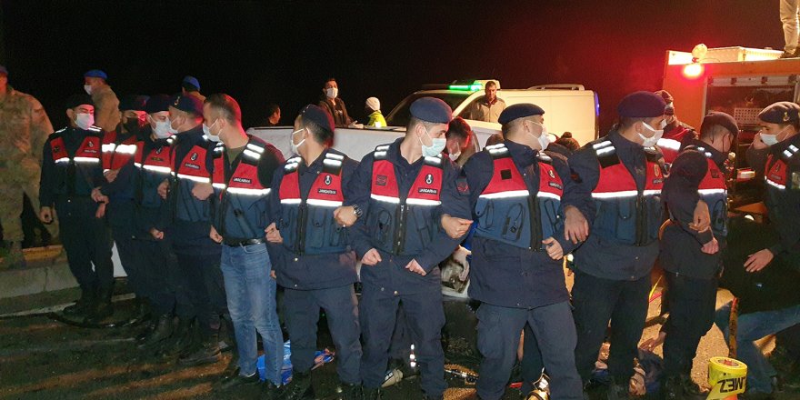 Gençlerin hayatını kaybettiği feci kaza son sürat geldi, o anlar kamerada