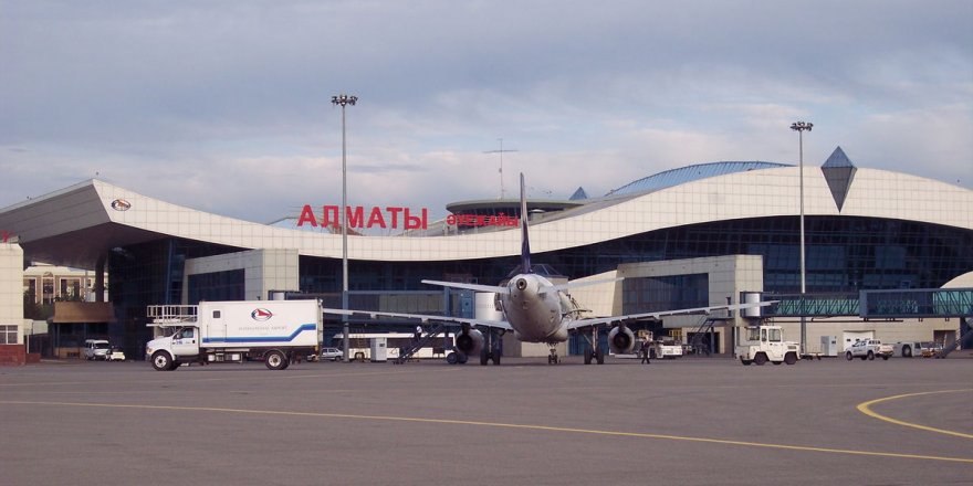 Kazakistan’daki KGAÖ barış gücü, Almatı Havalimanında kontrolü sağladı