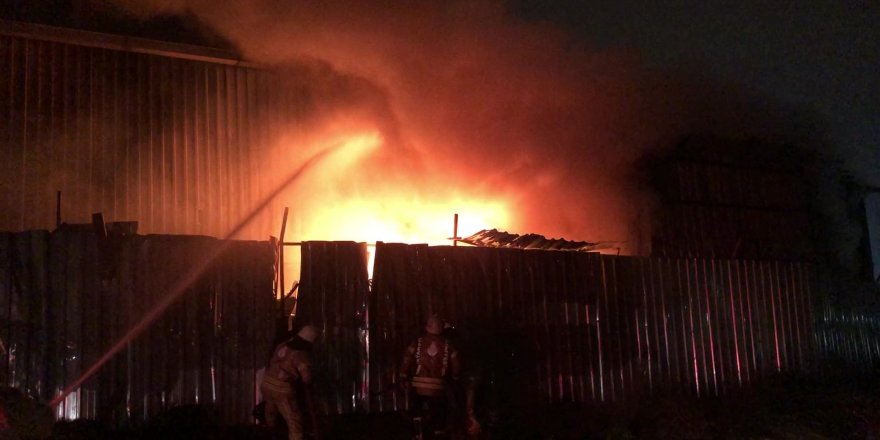 Sancaktepe’de atık yönetim merkezi alev alev yandı
