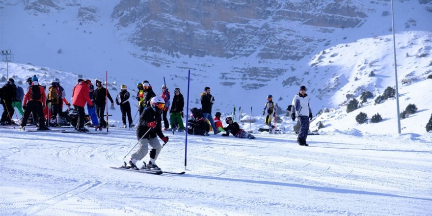 Erzincan’da kayak il birinciliği müsabakaları yapıldı