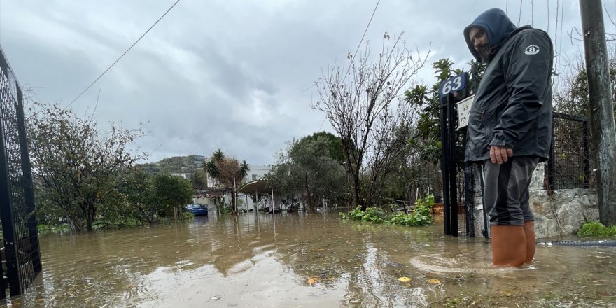 Muğla'da şiddetli yağış hayatı olumsuz etkiliyor