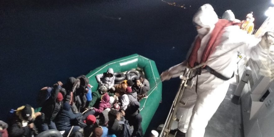 Yunanistan'ın ölüme ittiği 63 düzensiz göçmen kurtarıldı