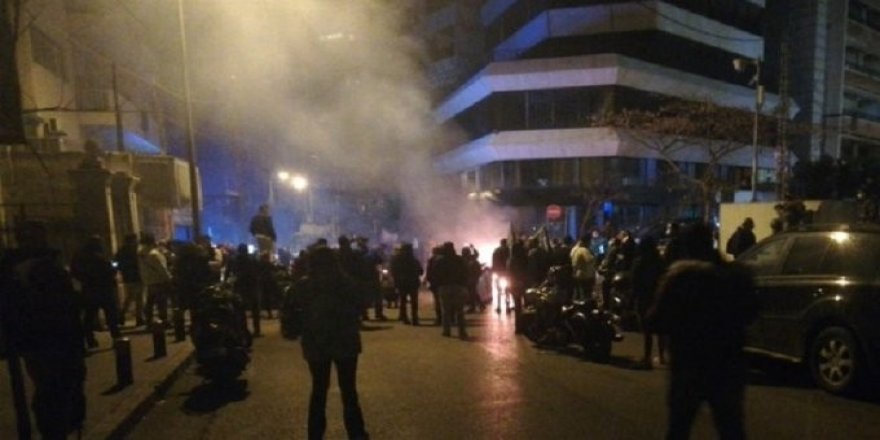 Beyrut’ta hükümet karşıtı protestocularla polis arasında çatışma