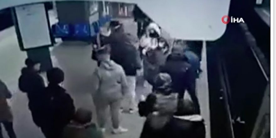 Belçika'da raylara itilen kadın, metronun son anda durmasıyla kurtuldu