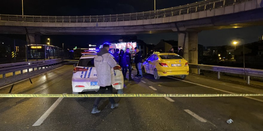 15 Temmuz Şehitler Köprüsü bağlantı yolunda evsiz kadına otomobil çarptı, kadın hayatını kaybetti