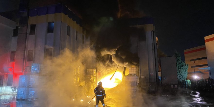 Bursa'da korkutan yangın 5 saat sonra kontrol altına alındı