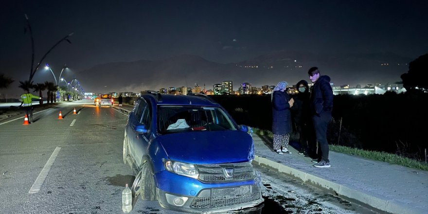 Manisa'da iki otomobilin çarpıştığı kazada 3 kişi yaralandı