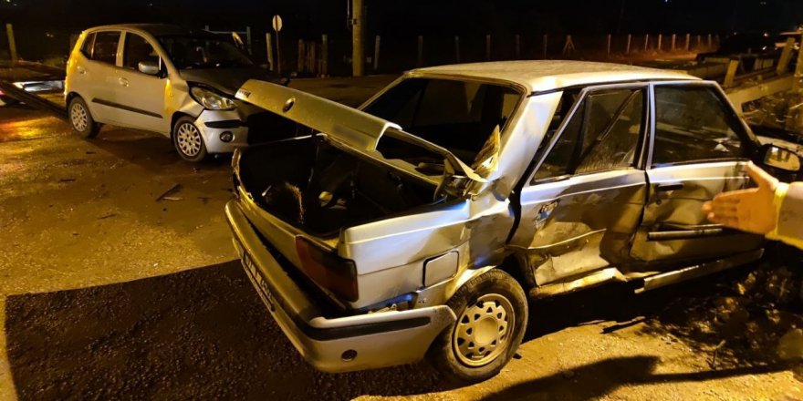 Antalya'da trafik kazası: 3 yaralı