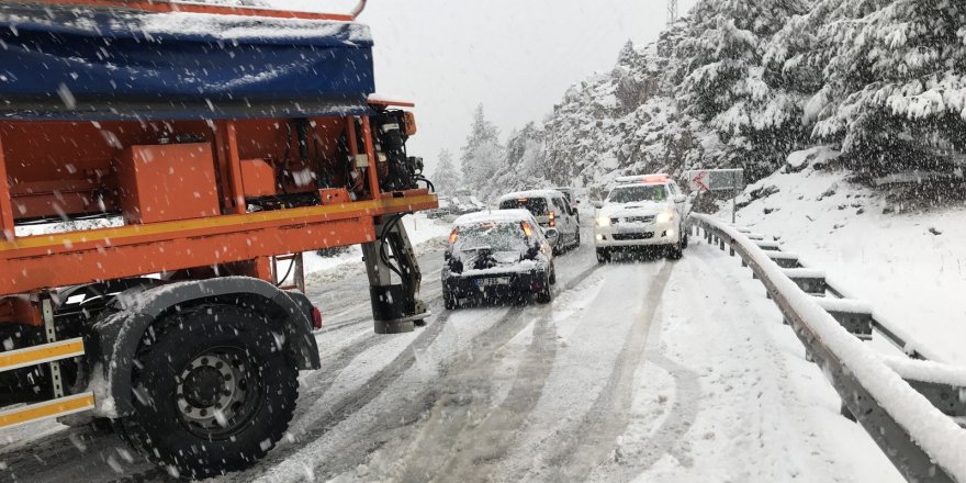 Akseki-Seydişehir karayolu kar ve tipi sebebiyle tamamen trafiğe kapandı