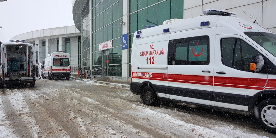 Erzincan’da 5 kişilik aile sobadan sızan karbonmonoksit gazından zehirlendi