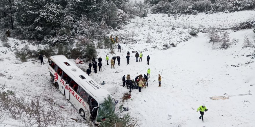 Kuzey Marmara Otoyolu’nda yolcu otobüsü şarampole devrildi: 3 ölü, 15 yaralı
