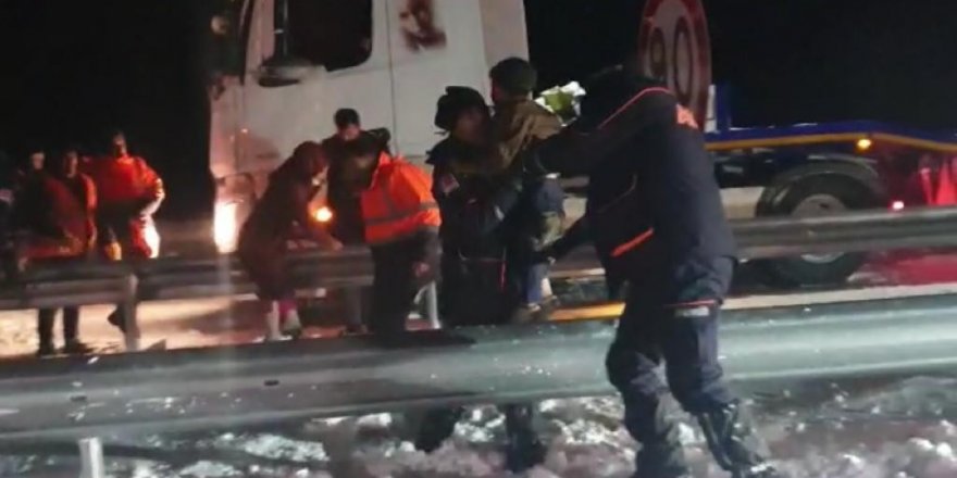 Diyarbakır-Siverek yolunda mahsur kalan vatandaşlar tahliye edildi