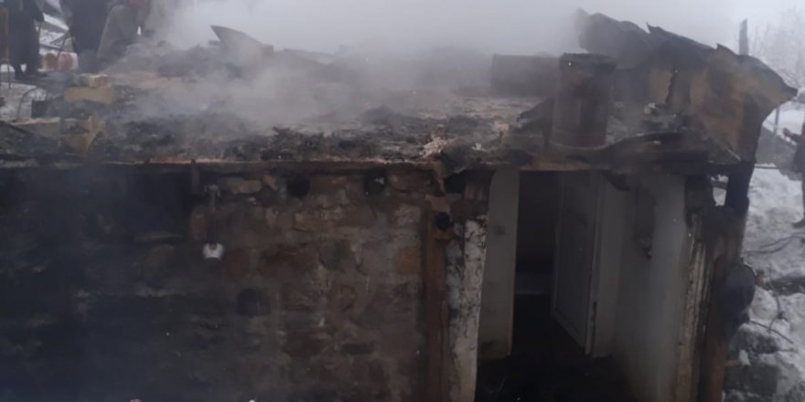 Şırnak'ta ahırda yangın: 65 hayvan telef oldu