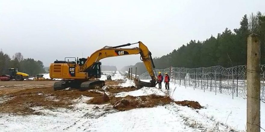 Polonya'nın Belarus sınırına öreceği duvarın inşaatına başlandı