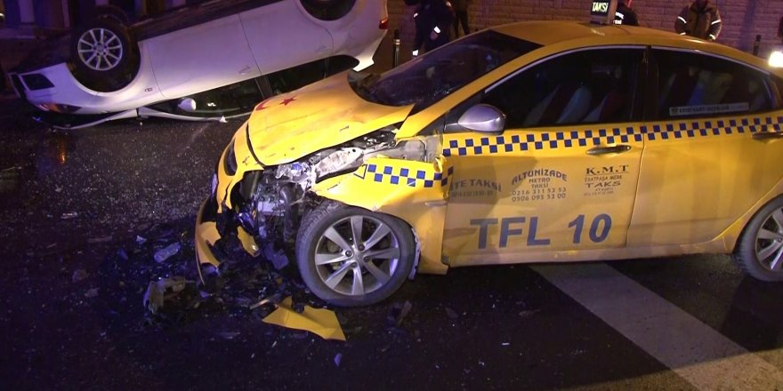 Üsküdar’da kontrolünü kaybeden otomobil takla atarak ticari taksiye çarptı: 1 yaralı
