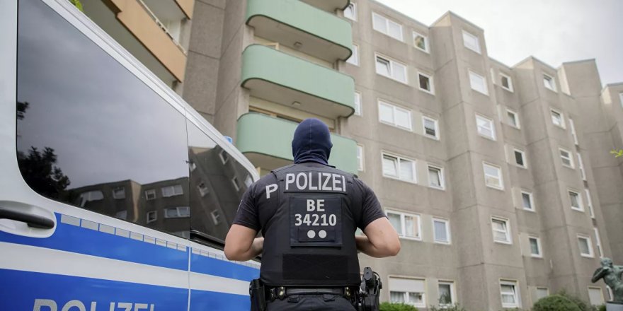 Almanya'da iki polisi öldüren zanlılar tutuklandı