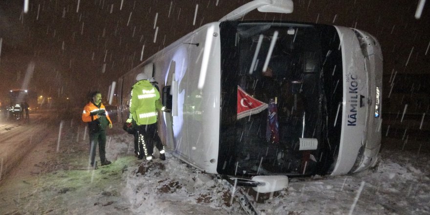 Tokat'taki kazada yaralılar camdan çıkartıldı