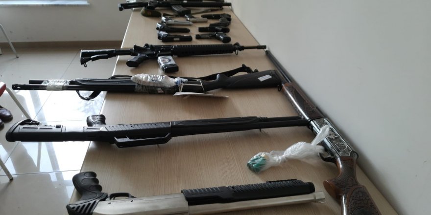 Kahramanmaraş'ta 54 kişiden 62 silah ele geçirdi