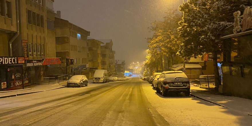 Ankara’da kar yağışı etkili oluyor