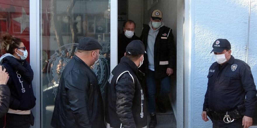 Gözaltına alınan CHP’li Küçükkuyu Belediye Başkanı adliye sevk edildi