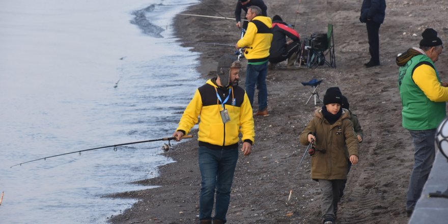 Aliağa'da 4. At-Çek Balık Avı festivali heyecanı