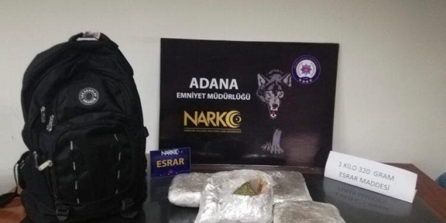 Sırt çantasından 1 kilo 320 gram esrar ele geçirildi