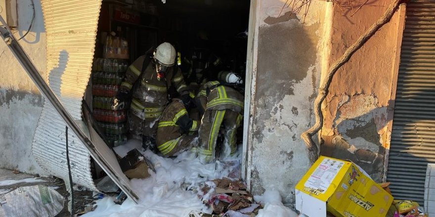 İzmir'deki bakkalda önce yangın, ardından patlama: 4 yaralı