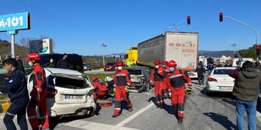 Muğla'daki zincirleme kazada hastaneye kaldırılan yaralı hayatını kaybetti