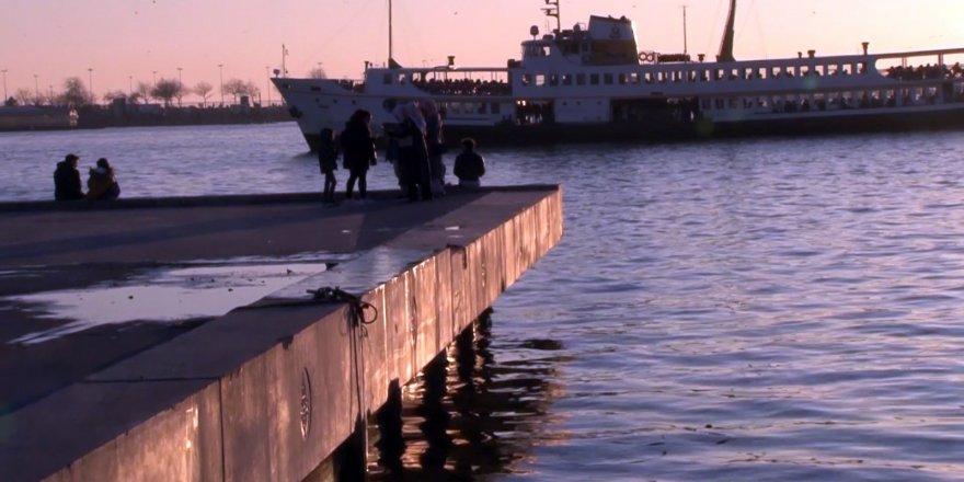 Kadıköy’de can pazarı: Denize düşen 2 genç kız kurtarıldı